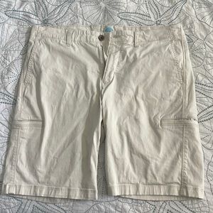 Tommy Bahama - 36 waist - off white men’s shorts